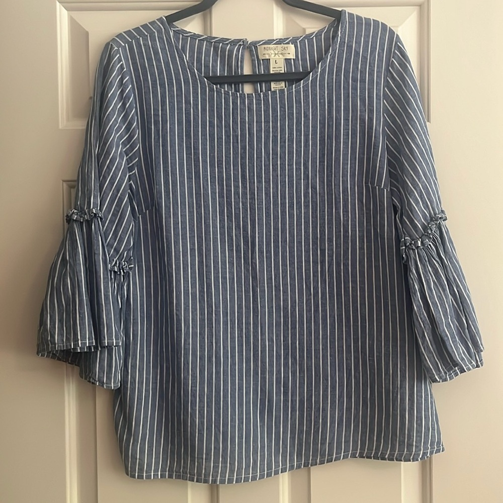Chambray 3/4 length top with bell sleeves, Size L